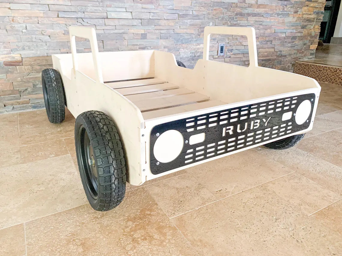 CAM V1 – Bronco Bed With Real Wheels + Acrylic Grille