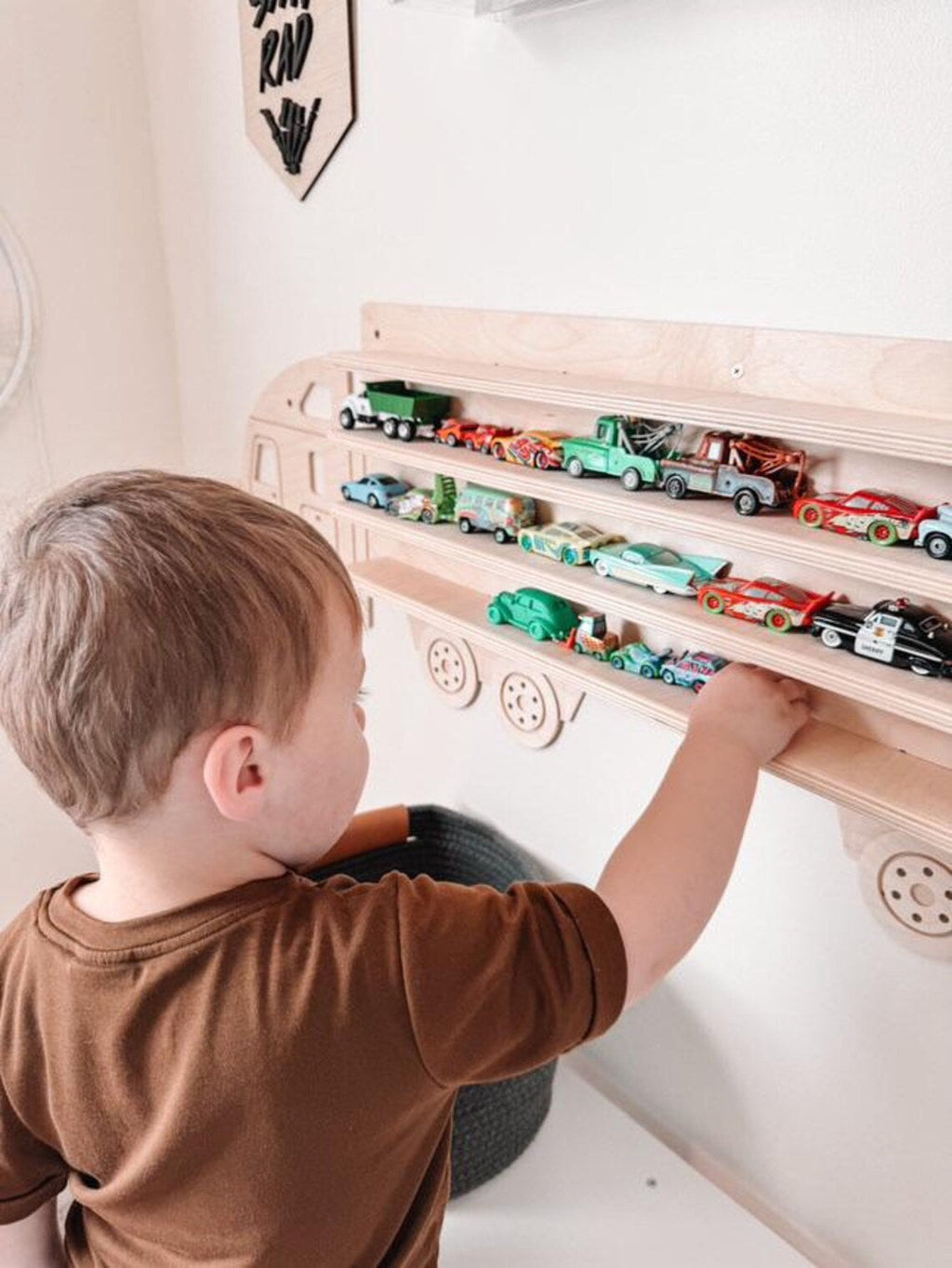 ROSCOE – Semi Truck Wall Shelf