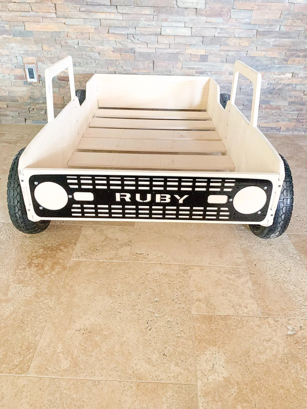 CAM V1 – Bronco Bed With Real Wheels + Acrylic Grille