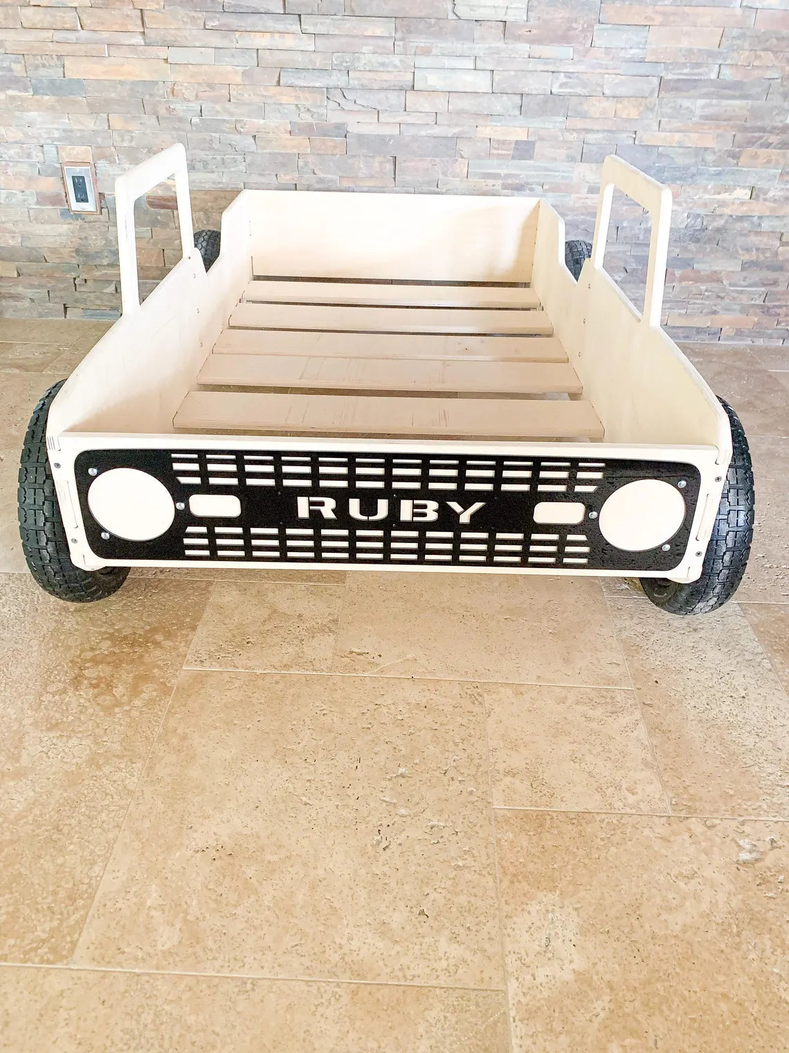 CAM V1 – Bronco Bed With Real Wheels + Acrylic Grille