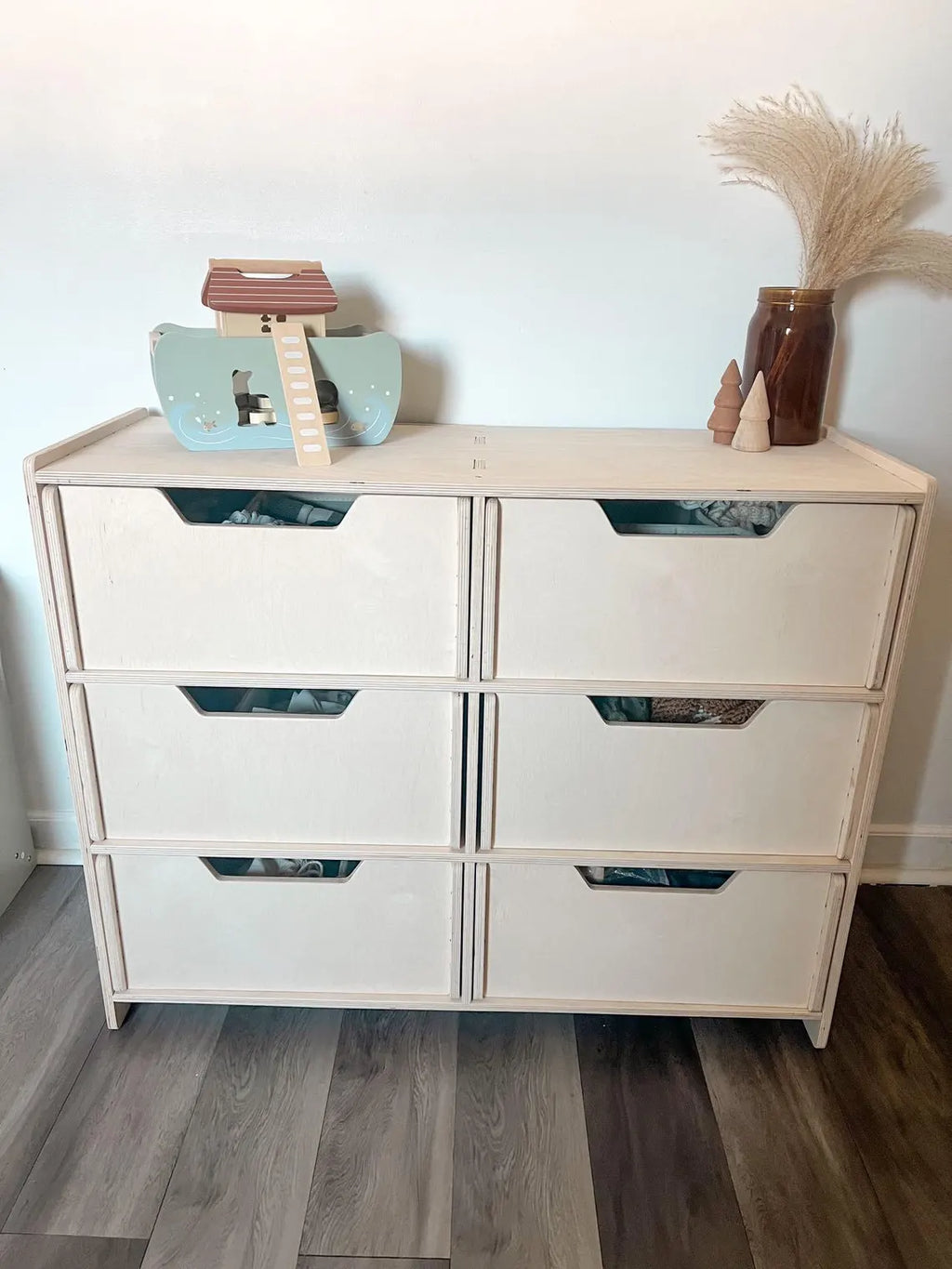 LALA – Dresser