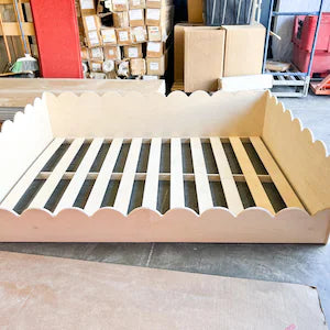 CARLIE – Scalloped Bed