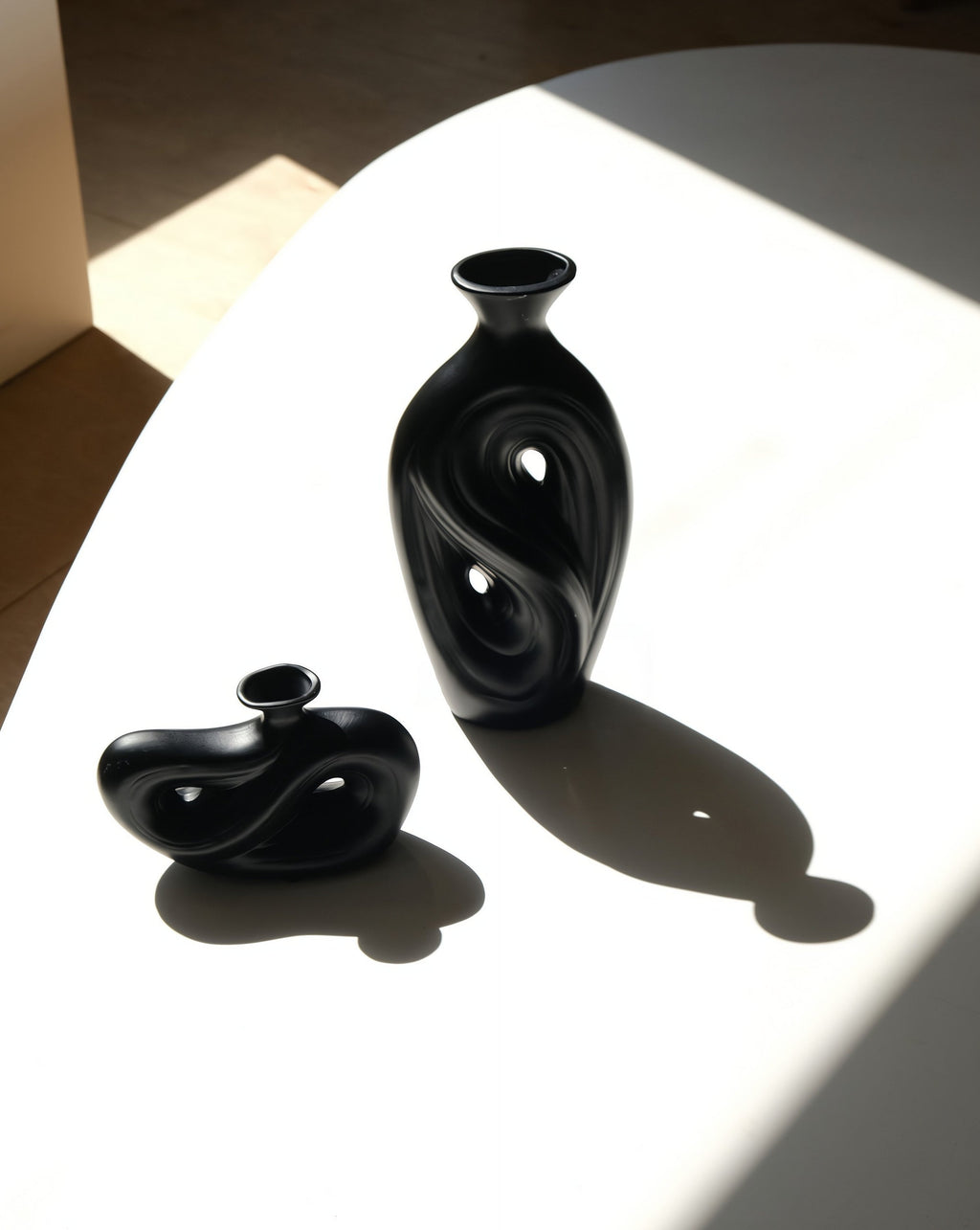 Handmade Contemporary Abstract Ceramic Black Flower Vase – Decorative