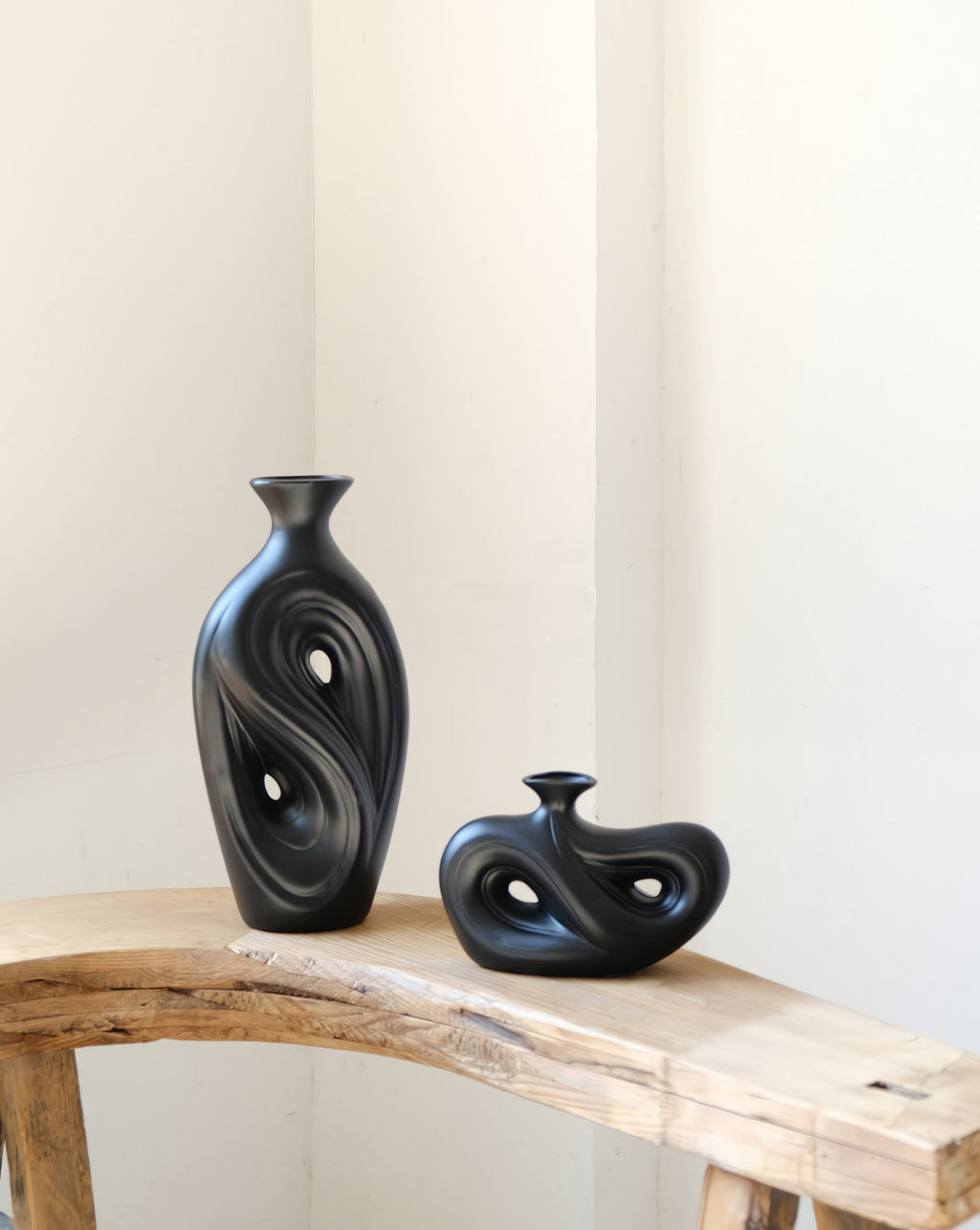 Handmade Contemporary Abstract Ceramic Black Flower Vase – Decorative
