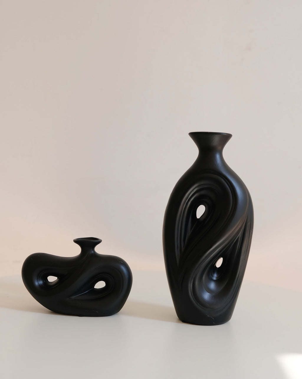 Handmade Contemporary Abstract Ceramic Black Flower Vase – Decorative
