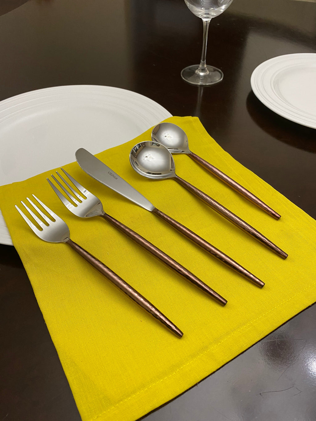 Hammered Stainless Steel Flatware 20 – PC Set – Brown